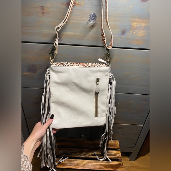 Smokey Conceal Carry Cowhide Crossbody - Picture 4 of 5
